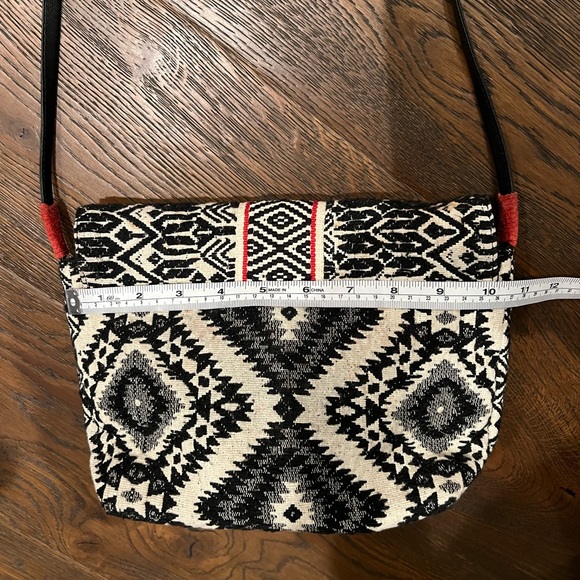 Boho style Billabong crossbody purse - Picture 10 of 11